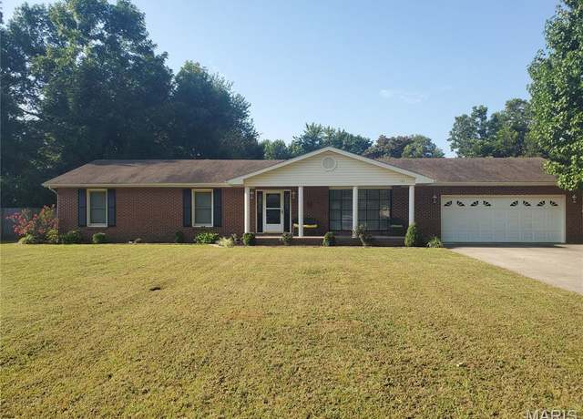 Property at 123 Holmes Dr, Sikeston, MO 63801, 3 beds, 2.5 baths
