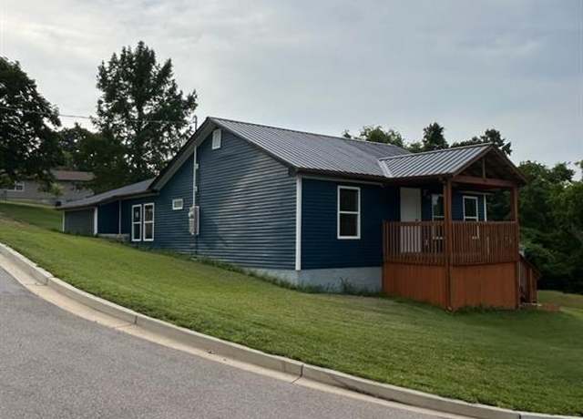 Property at 720 Kennett St, De Soto, MO 63020, 3 beds, 2 baths