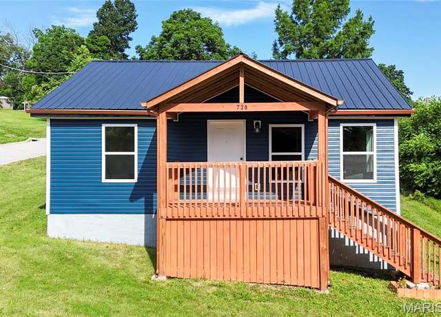 Property at 720 Kennett St, De Soto, MO 63020, 3 beds, 2 baths