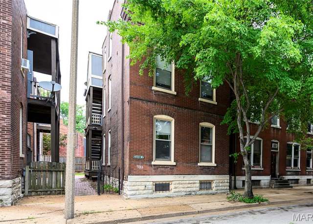Property at 735 Shenandoah Ave, St Louis, MO 63104, 345 baths