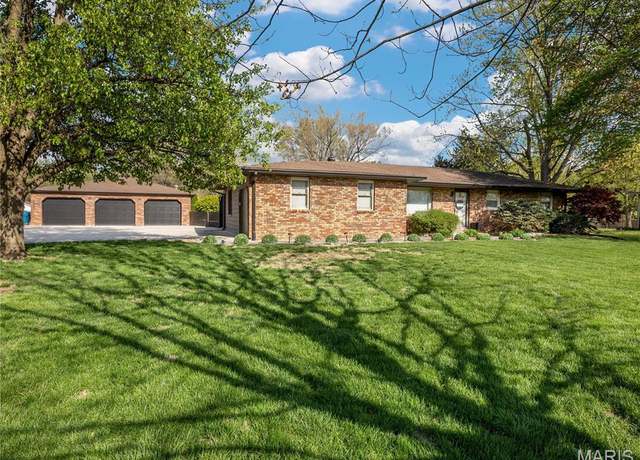 Property at 32 Rickhaven Dr, Collinsville, IL 62234, 3 beds, 1.5 baths