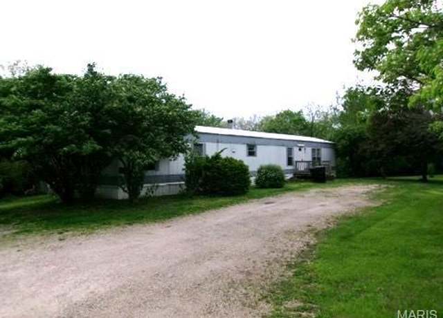 Property at 90 New Hope Rd, Elsberry, MO 63343, 3 beds, 2 baths