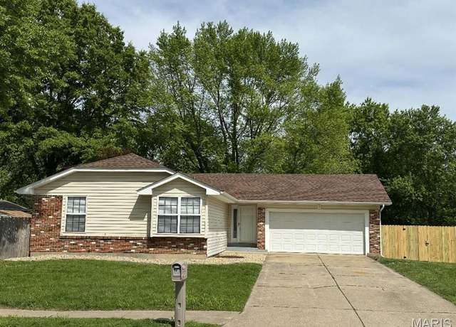 Property at 75 Spanish Trl, St Peters, MO 63376, 3 beds, 2.5 baths