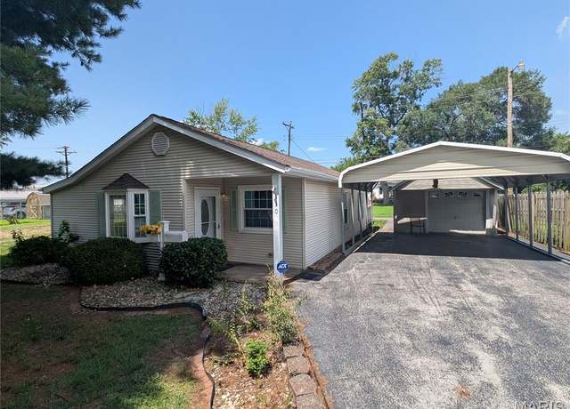 Property at 330 W Thomas St, Roxana, IL 62084, 2 beds, 1 bath