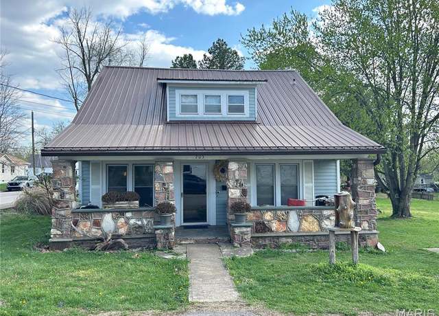 Property at 705 E Gibbs St, Salem, MO 65560, 3 beds, 2 baths