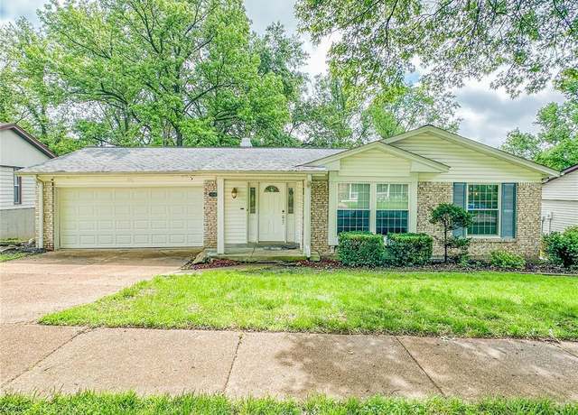 Property at 5564 Greenton Way, St Louis, MO 63128, 3 beds, 3 baths