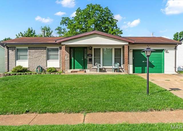 Property at 1960 Teakwood Manor Dr, Florissant, MO 63031, 3 beds, 1.5 baths