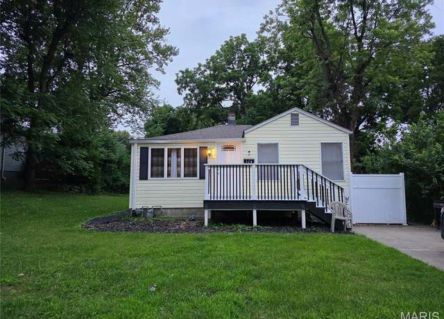 Property at 120 W Washington St, Collinsville, IL 62234, 3 beds, 1 bath