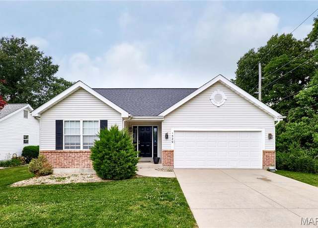 Property at 1529 N Smiley St, O'fallon, IL 62269, 3 beds, 3 baths