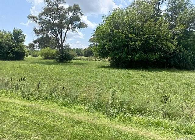 Property at 185 Montgomery St, Nokomis, IL 62075