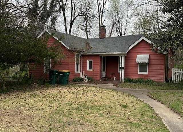 Property at 901 W Saint Louis St, Lebanon, IL 62254, 3 beds, 1 bath