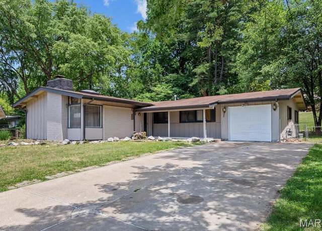 Property at 12 Country Ln, Florissant, MO 63033, 3 beds, 2 baths