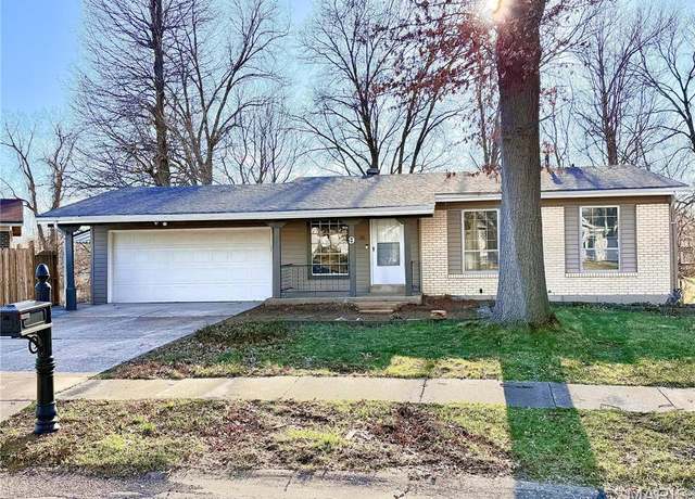 Property at 9 Vizcuya Ct, Florissant, MO 63033, 4 beds, 1.5 baths