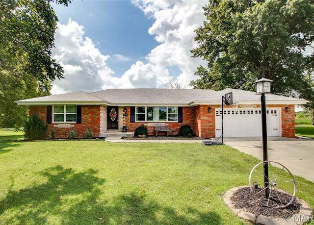 Property at 3650 Culp Ln, Bethalto, IL 62010, 3 beds, 3 baths