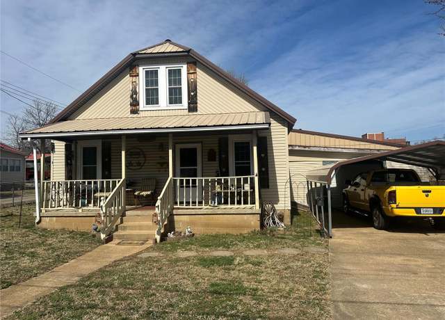 Property at 4 Stone St, Park Hills, MO 63601, 3 beds, 1 bath