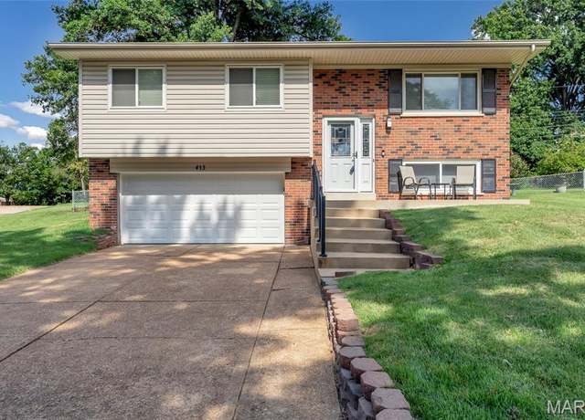 Property at 413 Lindy Blvd, Winchester, MO 63021, 4 beds, 2 baths