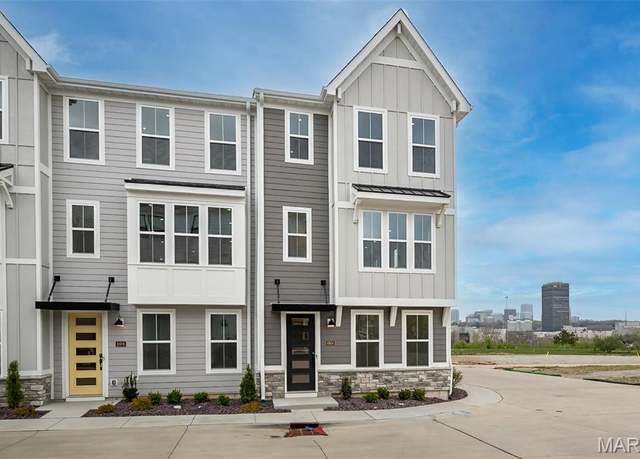 Property at 8904 Gateway Cir, Richmond Heights, MO 63144, 3 beds, 3.5 baths