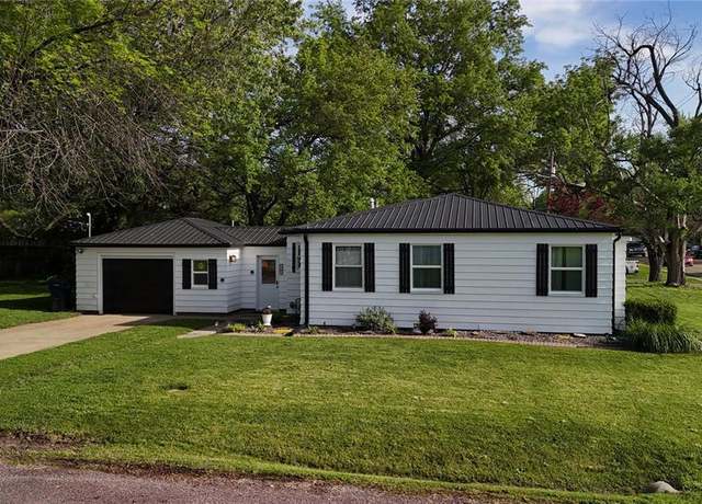 Property at 1701 North 17th St, Belleville, IL 62226, 2 beds, 1.5 baths