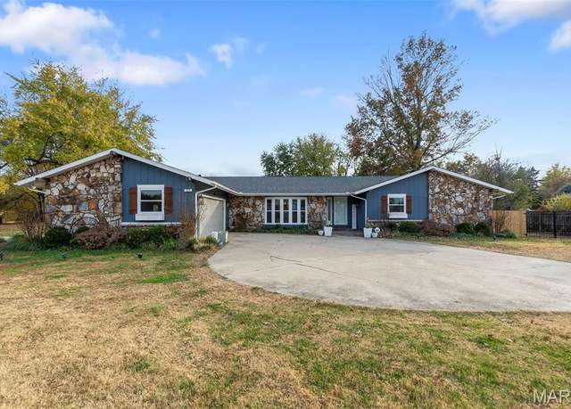 Property at 423 W Salcedo Rd, Sikeston, MO 63801, 4 beds, 3 baths