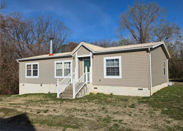 Property at 801 Memorial Dr, Ste Genevieve, MO 63670, 3 beds, 2 baths