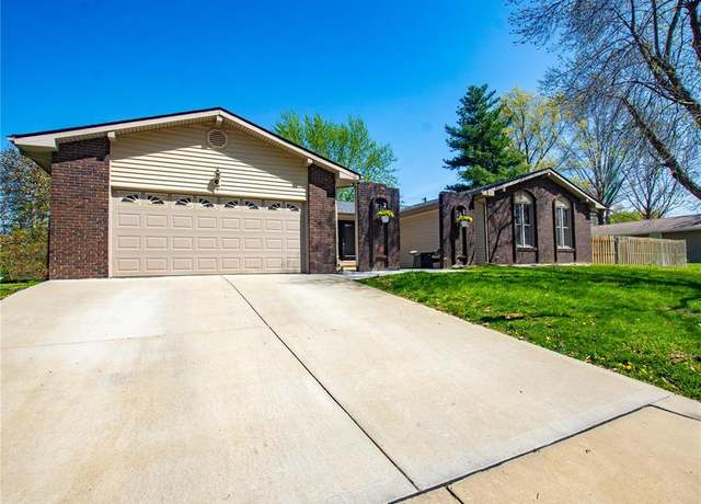Property at 705 W Airwood Dr, East Alton, IL 62024, 4 beds, 2.5 baths