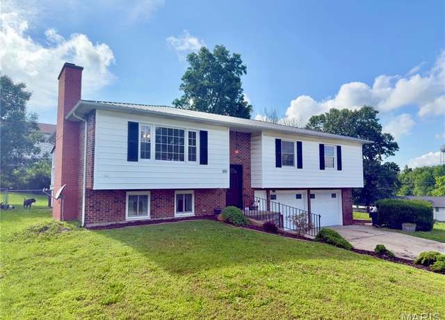 Property at 105 June St, St Robert, MO 65584, 4 beds, 3 baths