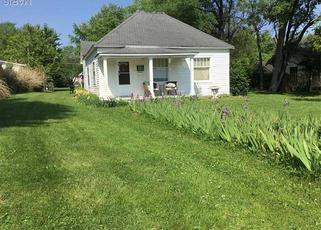 Property at 504 S Hickory St S, Cuba, MO 65453, 3 beds, 1 bath