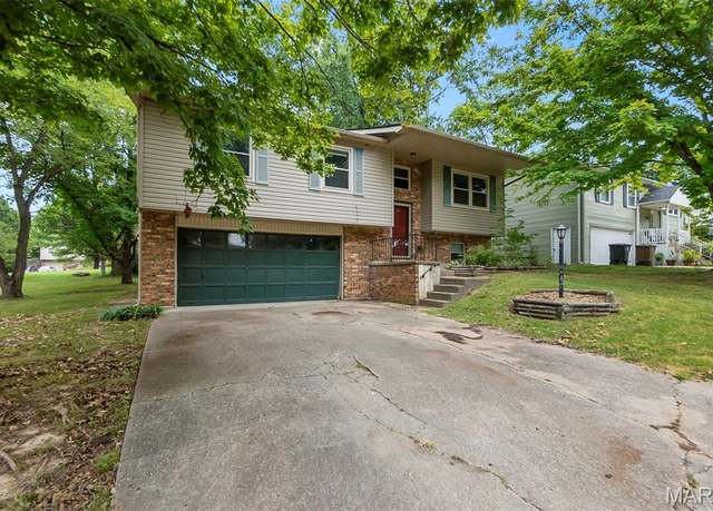 Property at 62 Rivercrest Dr, Cape Girardeau, MO 63701, 3 beds, 2 baths