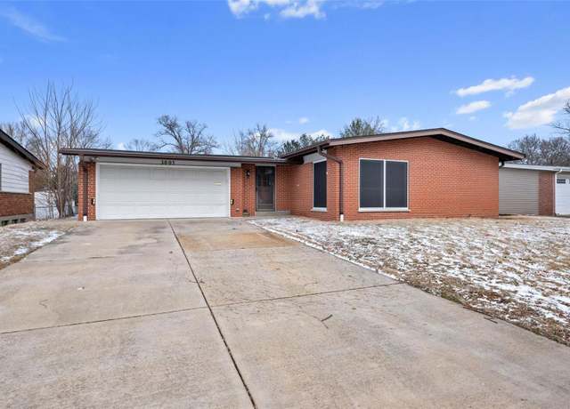Property at 3005 Parker Rd, Florissant, MO 63033, 3 beds, 2.5 baths