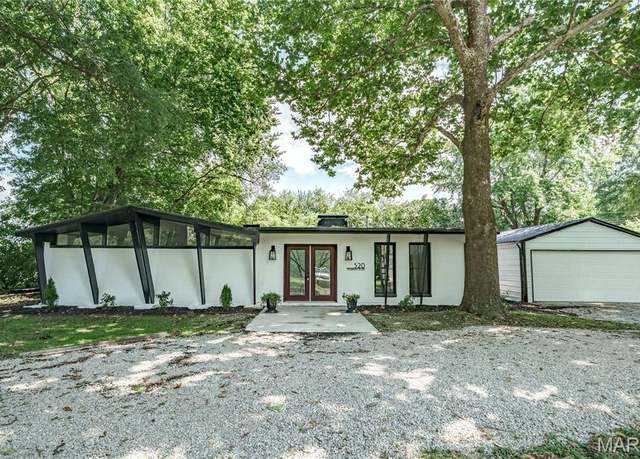 Property at 520 Thorngate Rd, Granite City, IL 62040, 3 beds, 2 baths