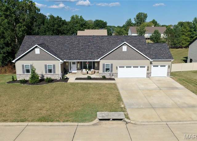 Property at 509 Oakbluff Ct, Troy, MO 63379, 3 beds, 2 baths