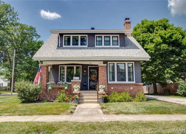 Property at 209 W Spruce St, Jerseyville, IL 62052, 3 beds, 2 baths