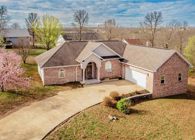 Property at 104 Cedar Ct, St Robert, MO 65584, 3 beds, 3 baths