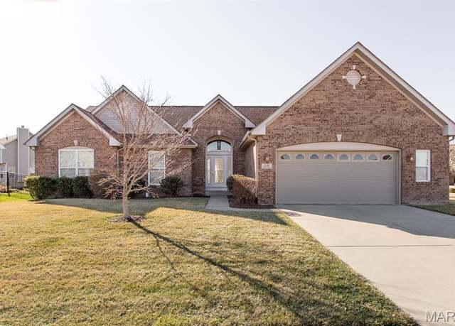 Property at 1341 Sauk Trl, O'fallon, IL 62269, 4 beds, 3 baths