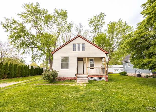 Property at 47 W Poplar St, Mascoutah, IL 62258, 3 beds, 1.5 baths