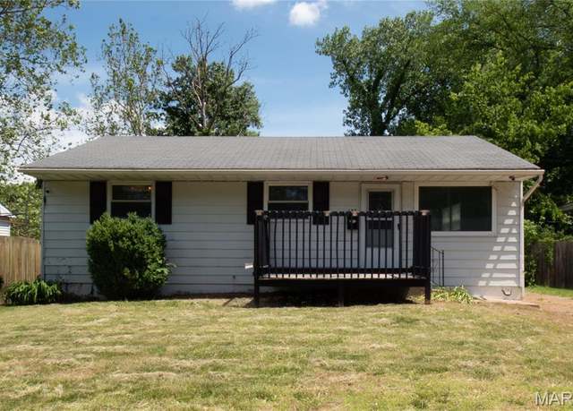 Property at 135 Dundee Cir, Saint Louis, MO 63137, 3 beds, 1 bath
