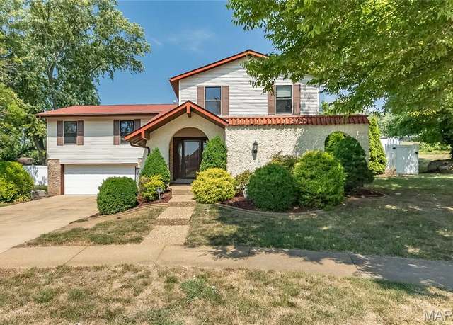 Property at 4721 Kingbird Ln, Unincorporated, MO 63128, 4 beds, 2.5 baths