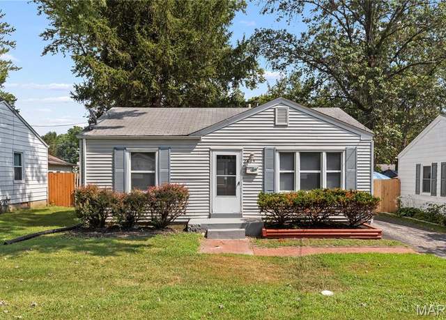 Property at 260 N Jefferson St, Florissant, MO 63031, 3 beds, 2 baths