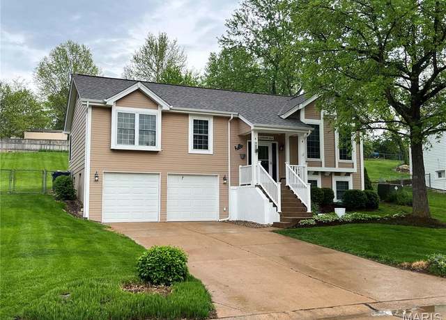 Property at 700 Williams Dr, Eureka, MO 63025, 3 beds, 2.5 baths