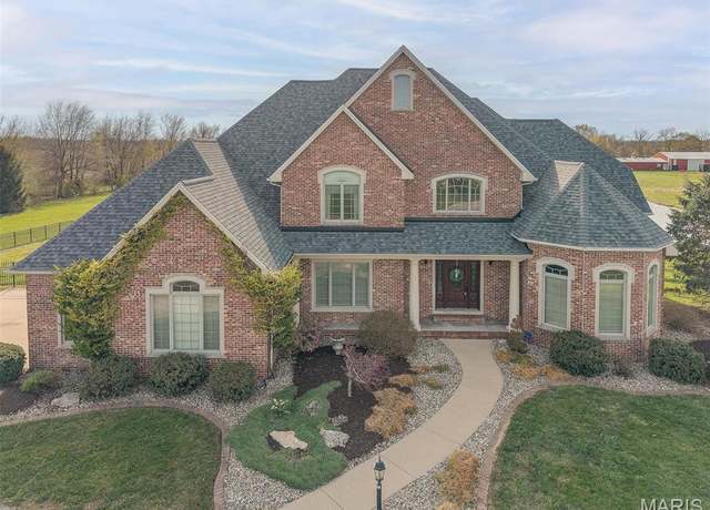 Property at 8119 N State Route 159, Moro, IL 62067, 5 beds, 4.5 baths