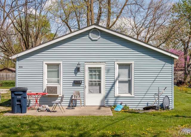 Property at 226 S Harrison St, Litchfield, IL 62056, 3 beds, 3 baths