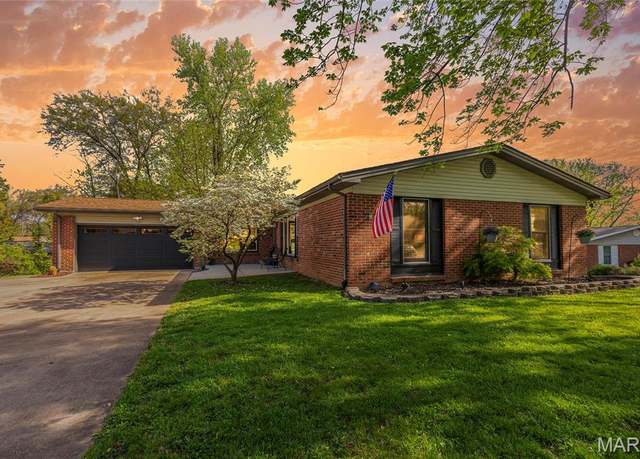 Property at 273 White Tree Ln, Ballwin, MO 63011, 3 beds, 3 baths