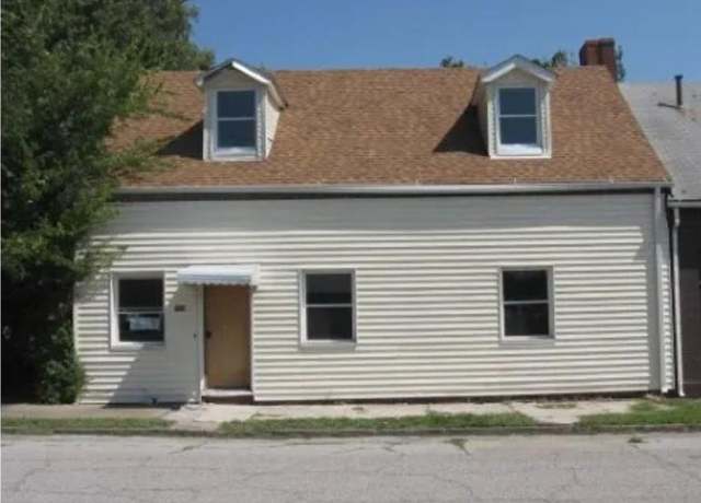 Property at 414 S 2nd St, Belleville, IL 62220, 4 beds, 1 bath