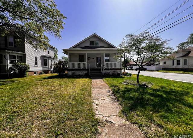 Property at 179 S 7th St, Wood River, IL 62095, 3 beds, 1.5 baths