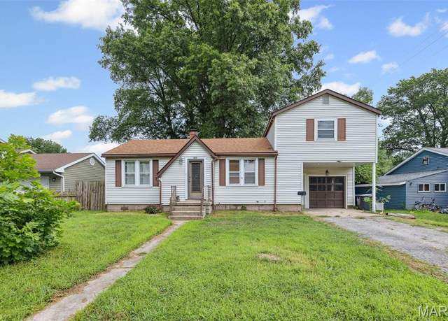 Property at 1017 W Green St, Mascoutah, IL 62258, 4 beds, 2 baths