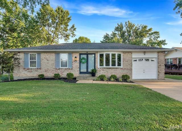 Property at 4436 Mattis Rd, St Louis, MO 63128, 3 beds, 1.5 baths