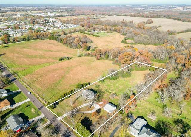 Property at 751 E Saint Eunice Rd, Fulton, MO 65251, 4 beds, 2 baths