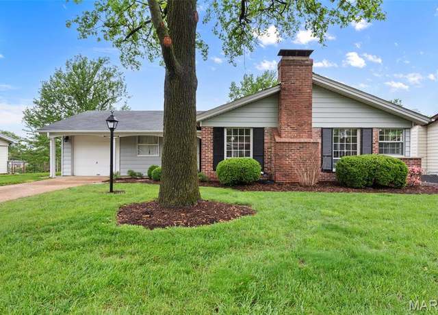 Property at 1025 Fashion Sq, St Louis, MO 63146, 3 beds, 2 baths