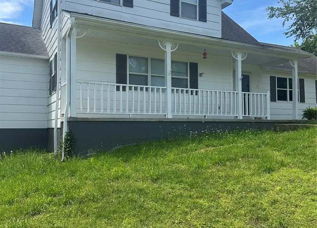 Property at 308 E Summit St, Doniphan, MO 63935, 3 beds, 3 baths
