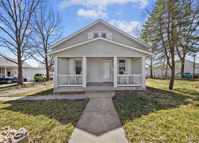 Property at 1052 Market St, Ste Genevieve, MO 63670, 3 beds, 2 baths
